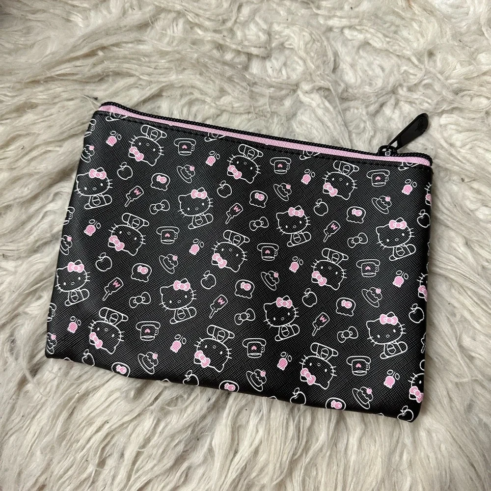 NEW Hello Kitty Pouch - Picture 2 of 3